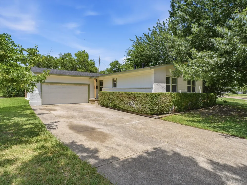 11207 Flamingo Lane Dallas, TX 75218