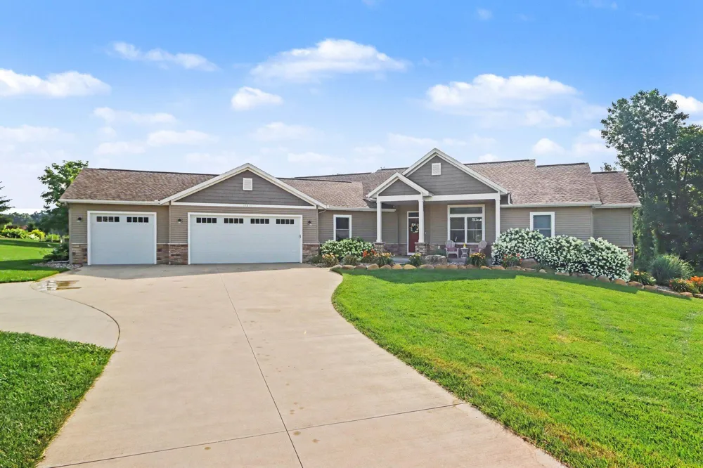 13825 Peninsula Drive Galesburg, MI 49053
