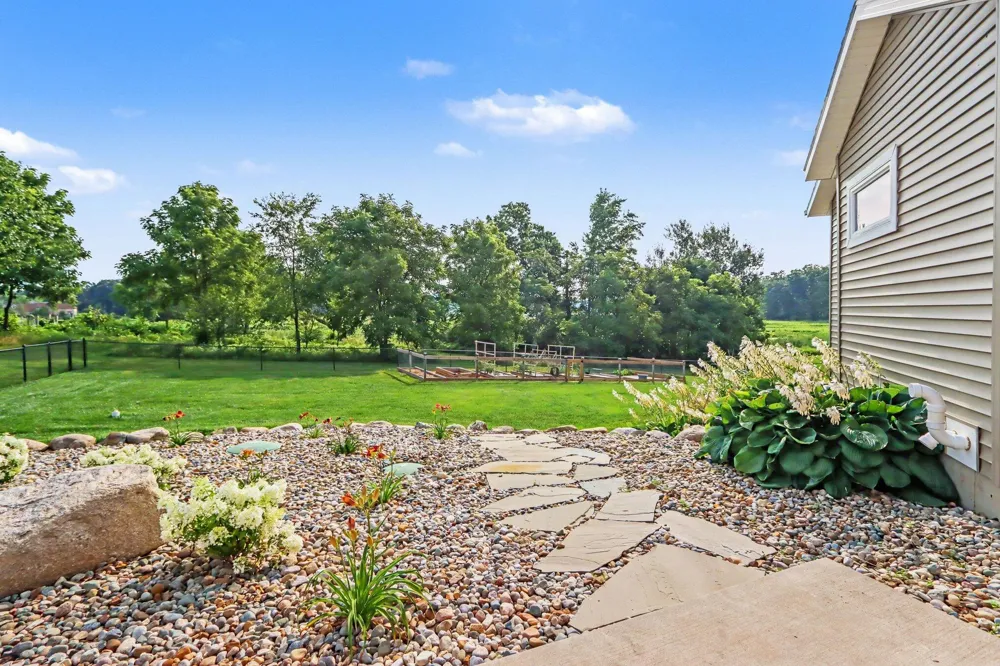 13825 Peninsula Drive Galesburg, MI 49053