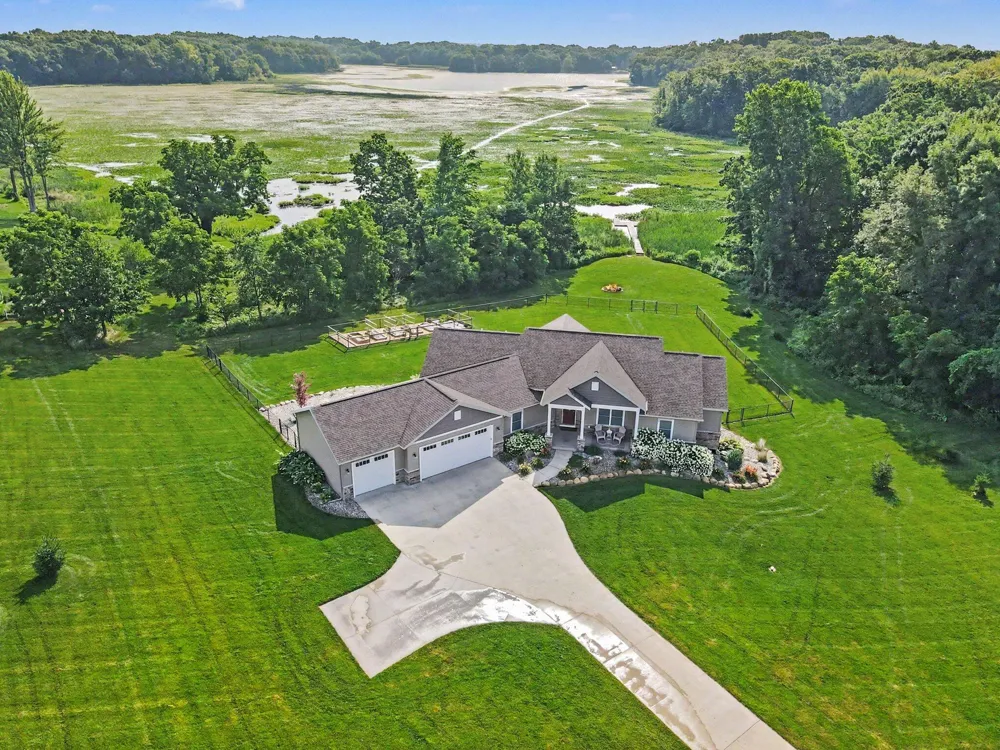 13825 Peninsula Drive Galesburg, MI 49053