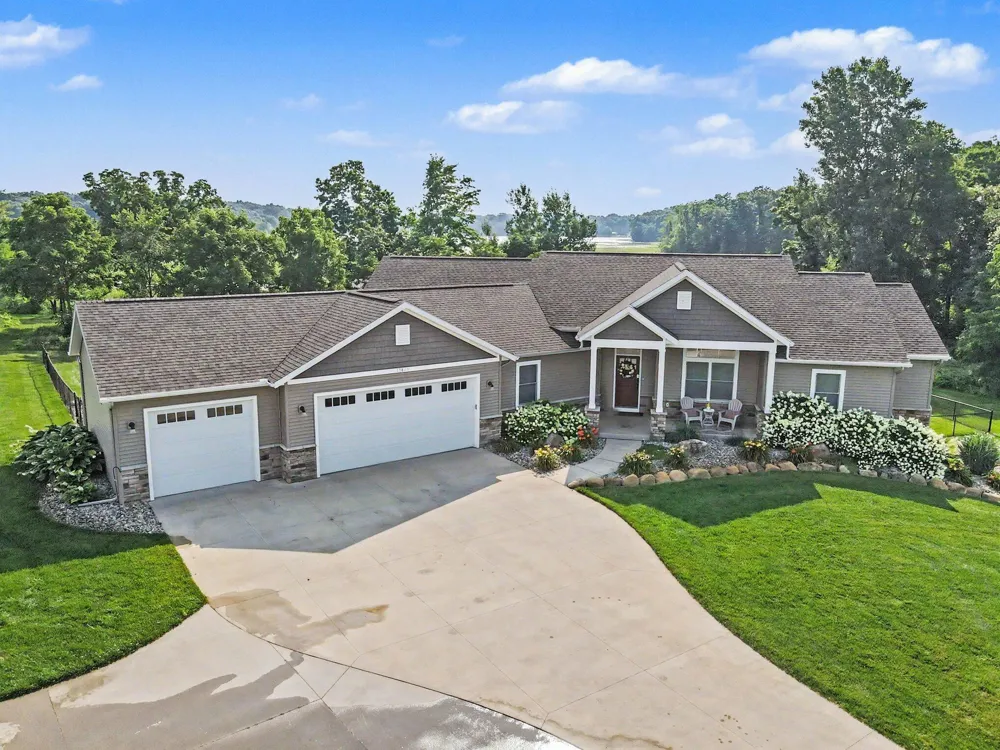 13825 Peninsula Drive Galesburg, MI 49053