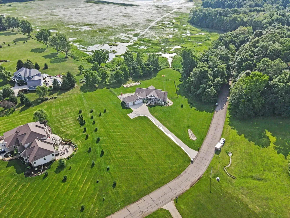 13825 Peninsula Drive Galesburg, MI 49053
