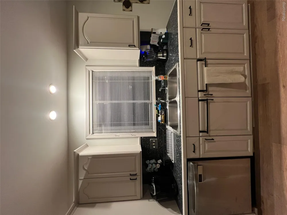 5921 Houghten Drive Troy City, MI 48098