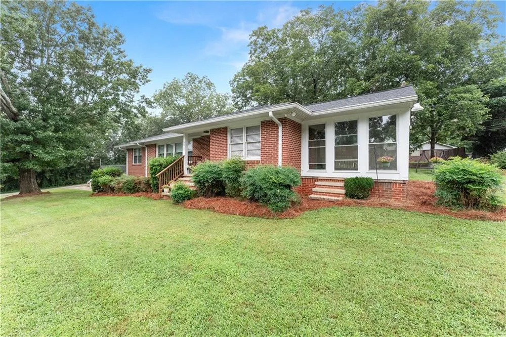 5907 Main Street Lula, GA 30554