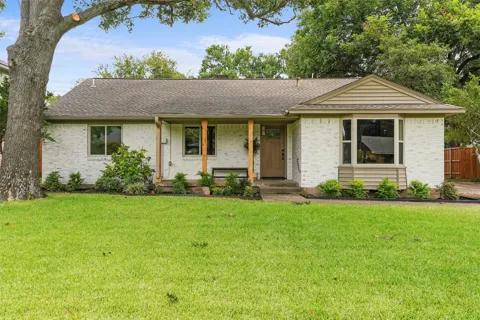 925 Fernwood Drive