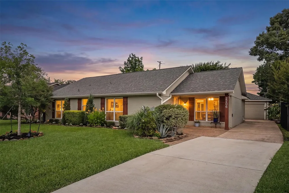 2206 Willowby Drive Houston, TX 77008