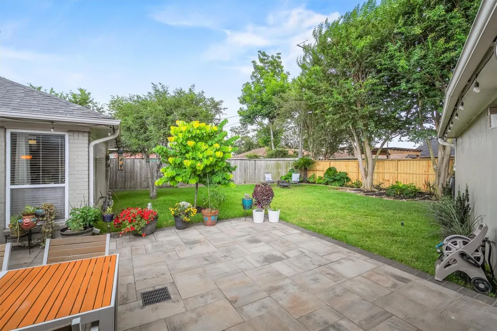 2206 Willowby Drive Houston, TX 77008