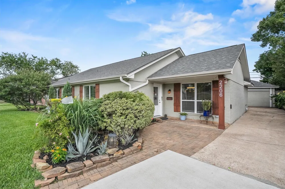 2206 Willowby Drive Houston, TX 77008
