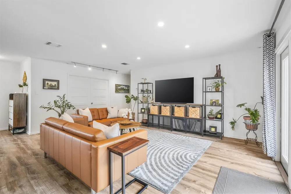 2206 Willowby Drive Houston, TX 77008