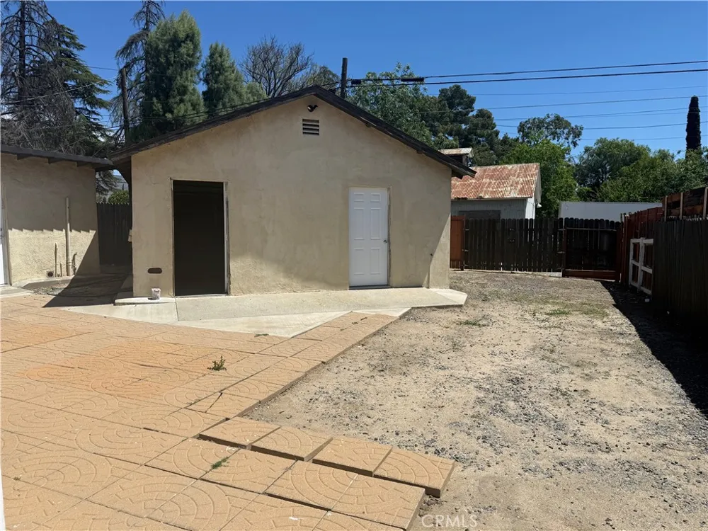 162 3rd Banning, CA 92220