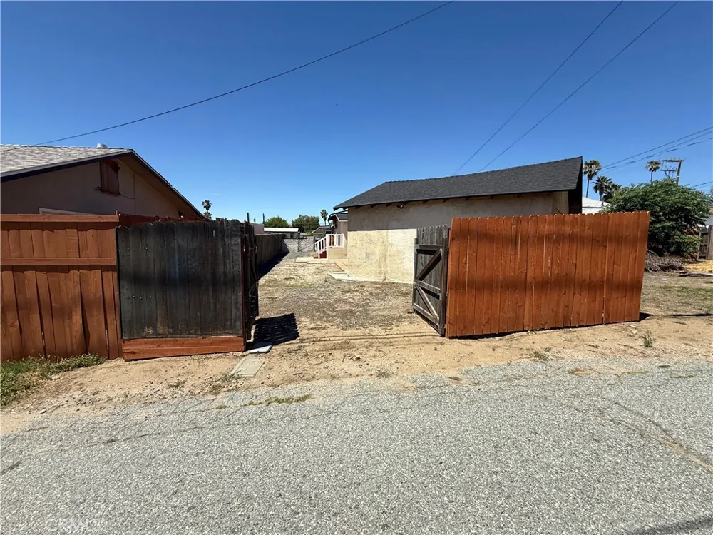 162 3rd Banning, CA 92220