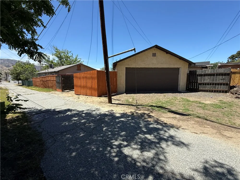 162 3rd Banning, CA 92220