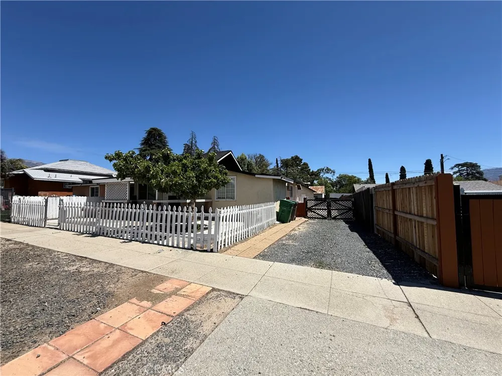 162 3rd Banning, CA 92220