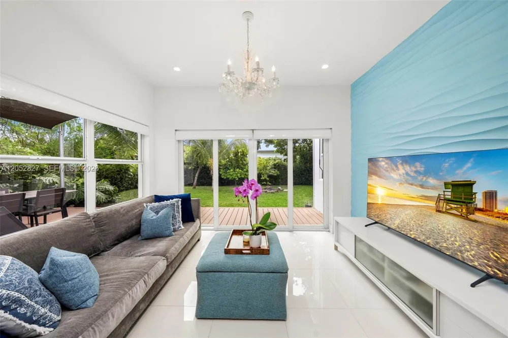9172 Carlyle Ave Surfside, FL 33154