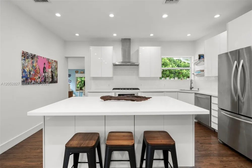 9172 Carlyle Ave Surfside, FL 33154