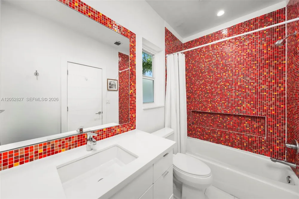 9172 Carlyle Ave Surfside, FL 33154