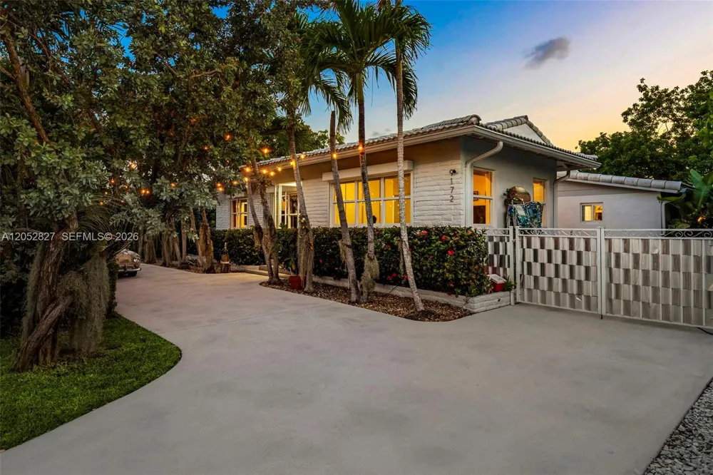 9172 Carlyle Ave Surfside, FL 33154