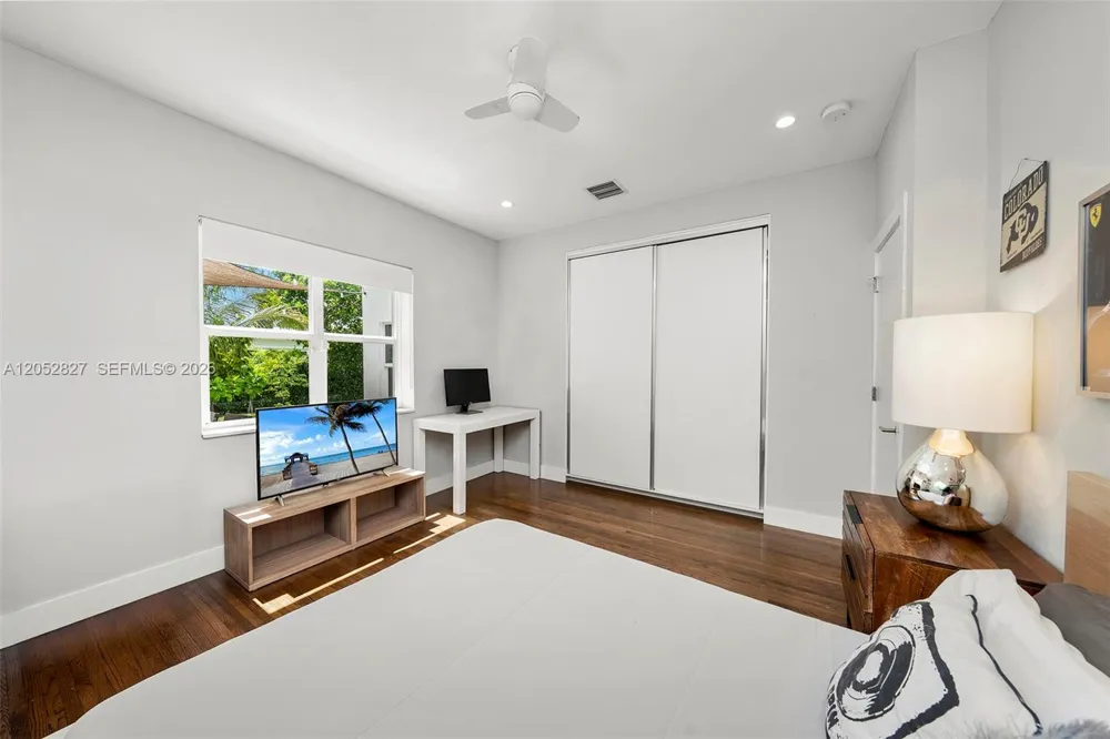 9172 Carlyle Ave Surfside, FL 33154