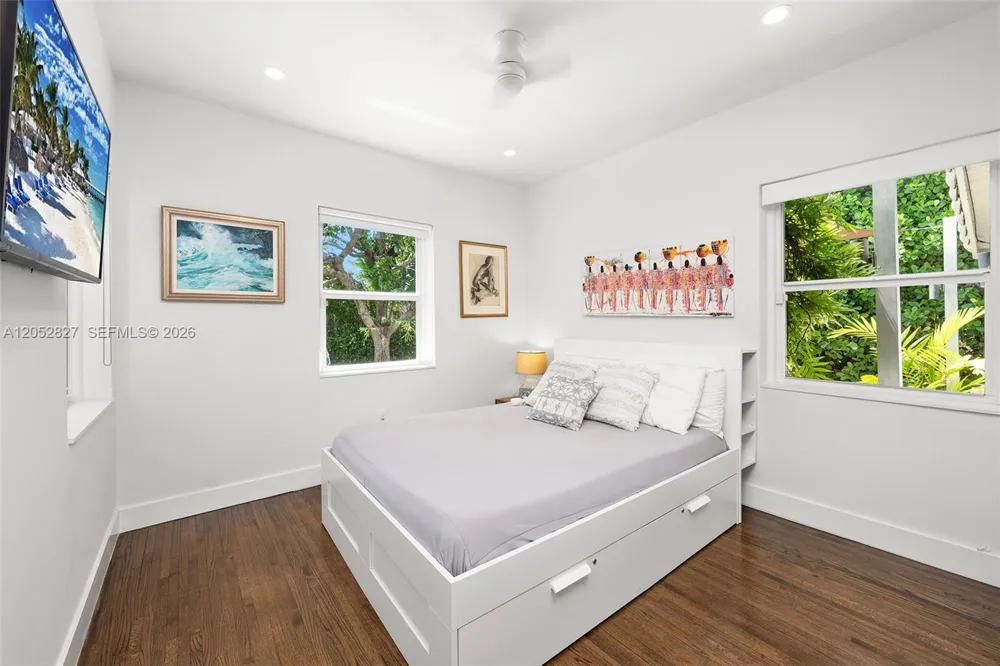 9172 Carlyle Ave Surfside, FL 33154