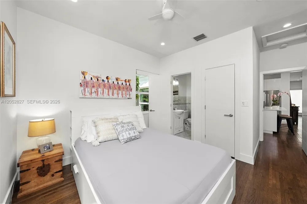 9172 Carlyle Ave Surfside, FL 33154