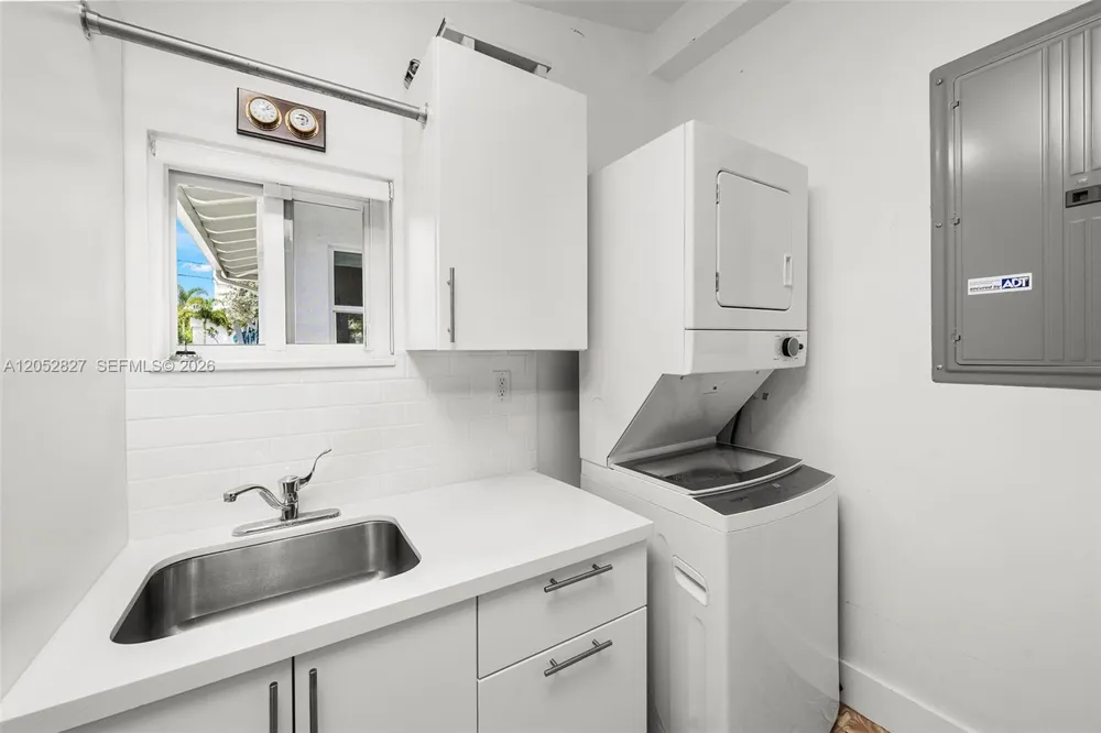 9172 Carlyle Ave Surfside, FL 33154