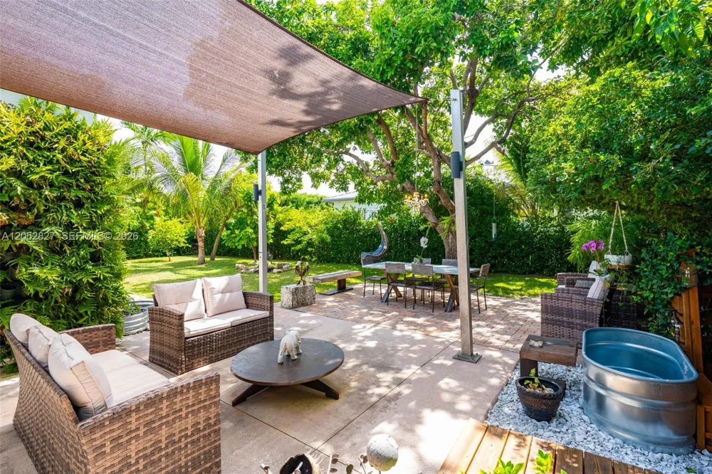 9172 Carlyle Ave Surfside, FL 33154