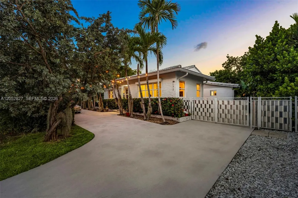 9172 Carlyle Ave Surfside, FL 33154