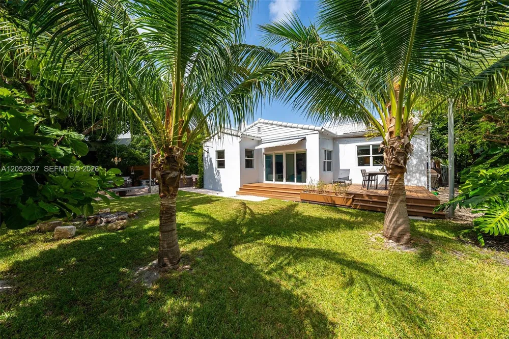 9172 Carlyle Ave Surfside, FL 33154