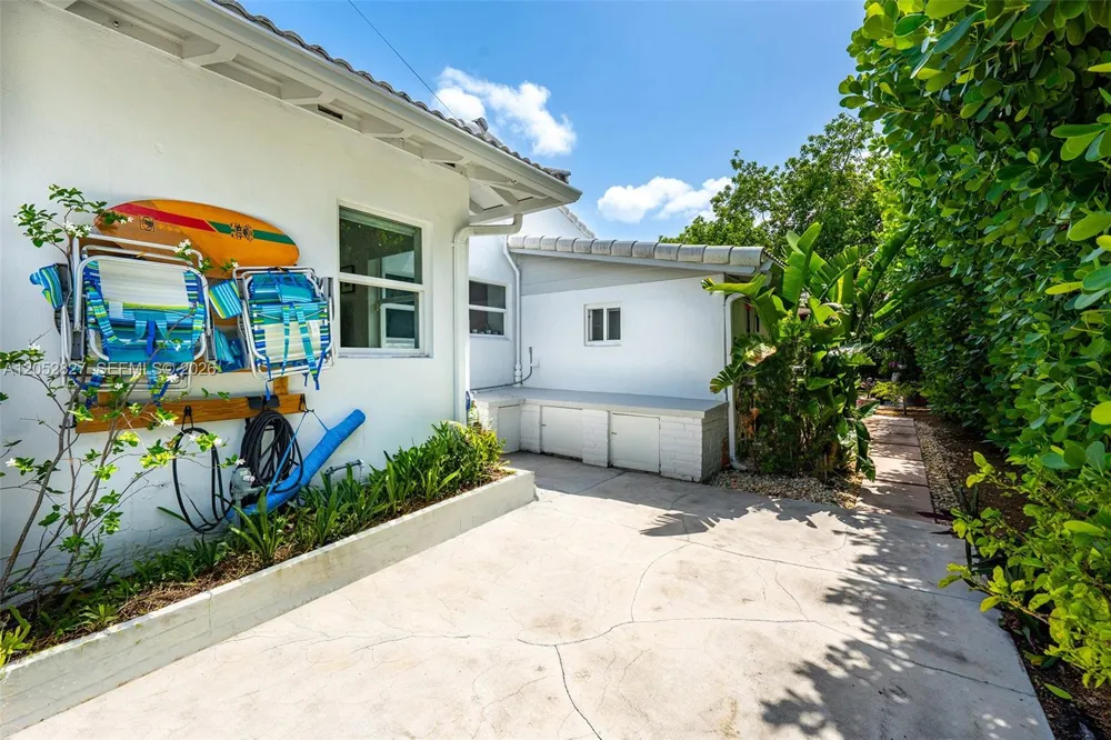 9172 Carlyle Ave Surfside, FL 33154