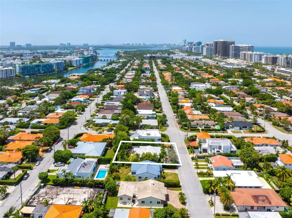 9172 Carlyle Ave Surfside, FL 33154