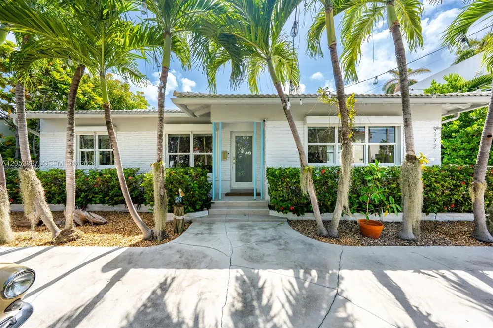 9172 Carlyle Ave Surfside, FL 33154
