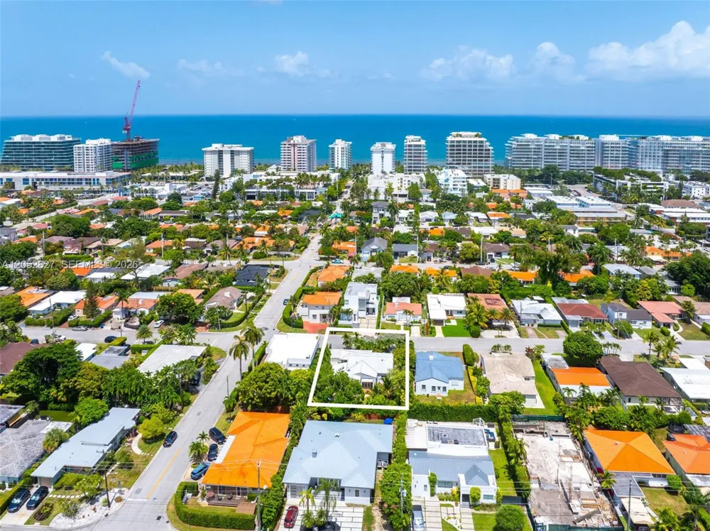 9172 Carlyle Ave Surfside, FL 33154