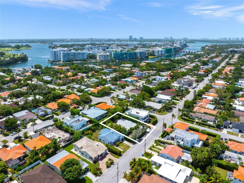 9172 Carlyle Ave Surfside, FL 33154
