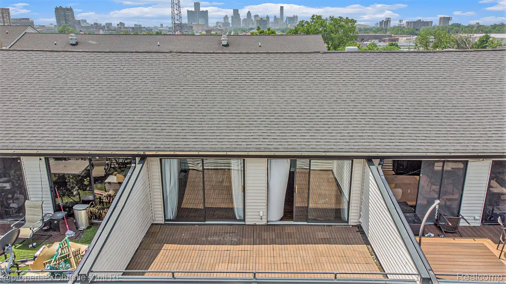 6533 E Jefferson #427 Detroit City, MI 48207