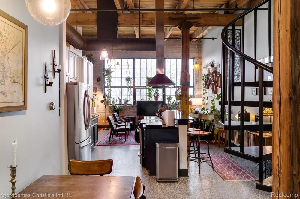 6533 E Jefferson #427 Detroit City, MI 48207