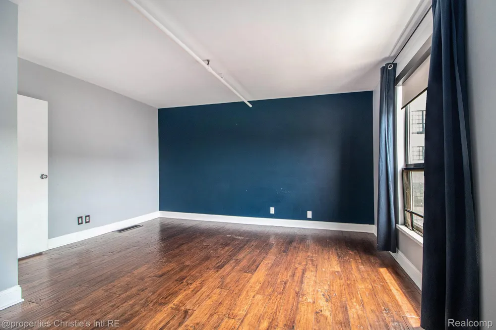 6533 E Jefferson #427 Detroit City, MI 48207