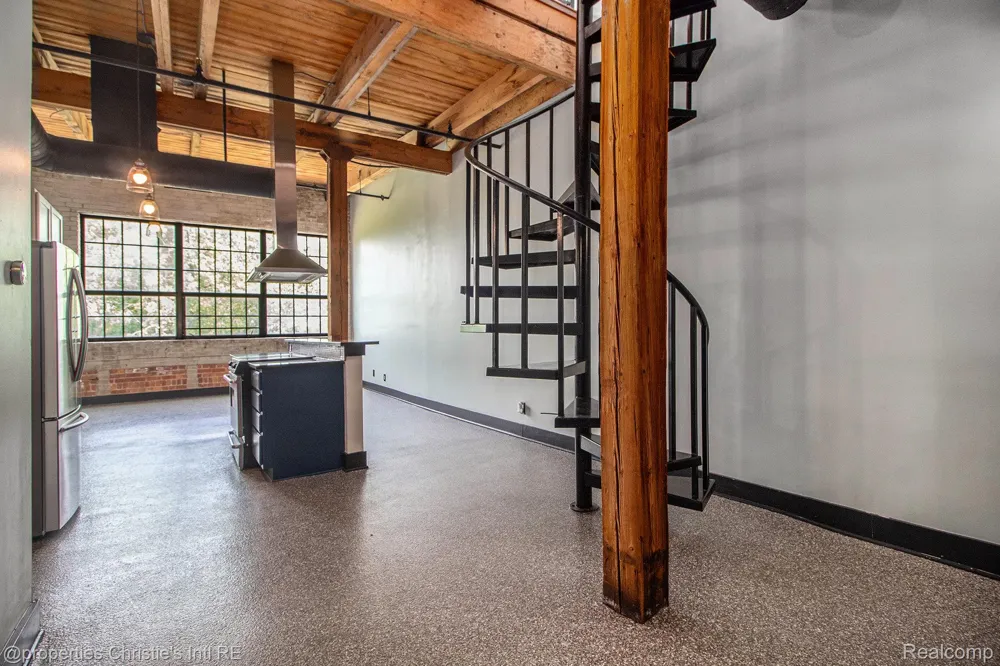 6533 E Jefferson #427 Detroit City, MI 48207