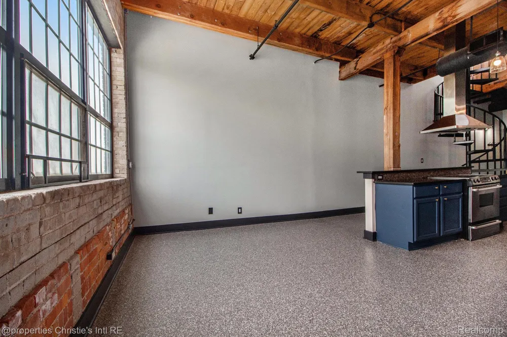6533 E Jefferson #427 Detroit City, MI 48207