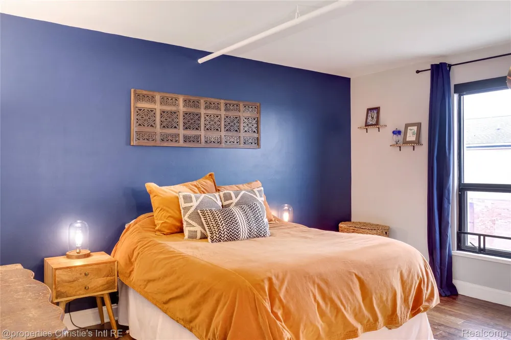 6533 E Jefferson #427 Detroit City, MI 48207
