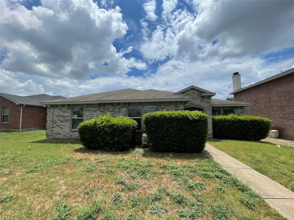 1420 Bumble Bee Drive Lancaster, TX 75134