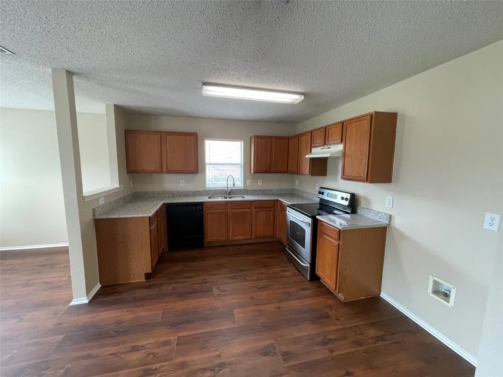 1420 Bumble Bee Drive Lancaster, TX 75134