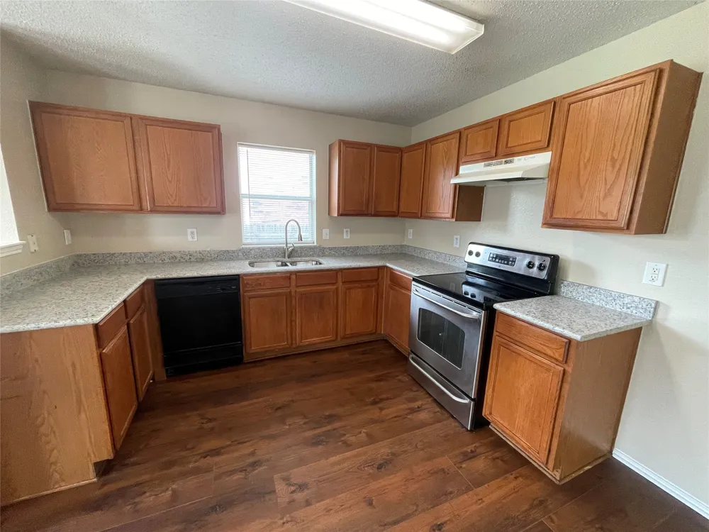 1420 Bumble Bee Drive Lancaster, TX 75134