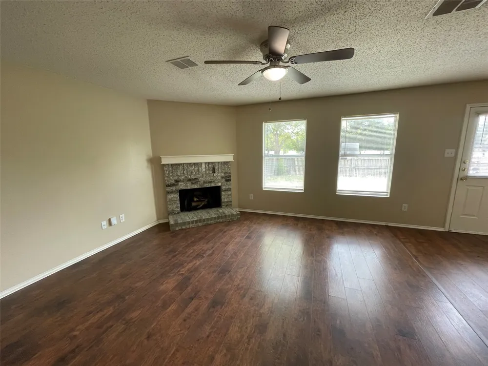 1420 Bumble Bee Drive Lancaster, TX 75134