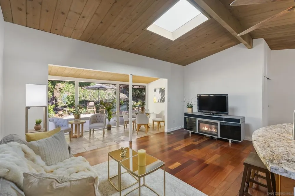 4929 Baja San Diego, CA 92115
