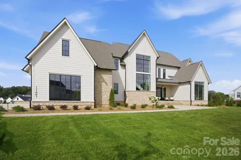 1121 Mesa Way #43