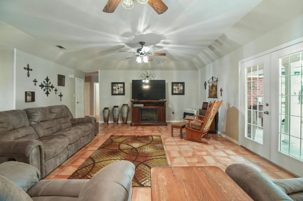 9759 CR 316 Buffalo, TX 75831