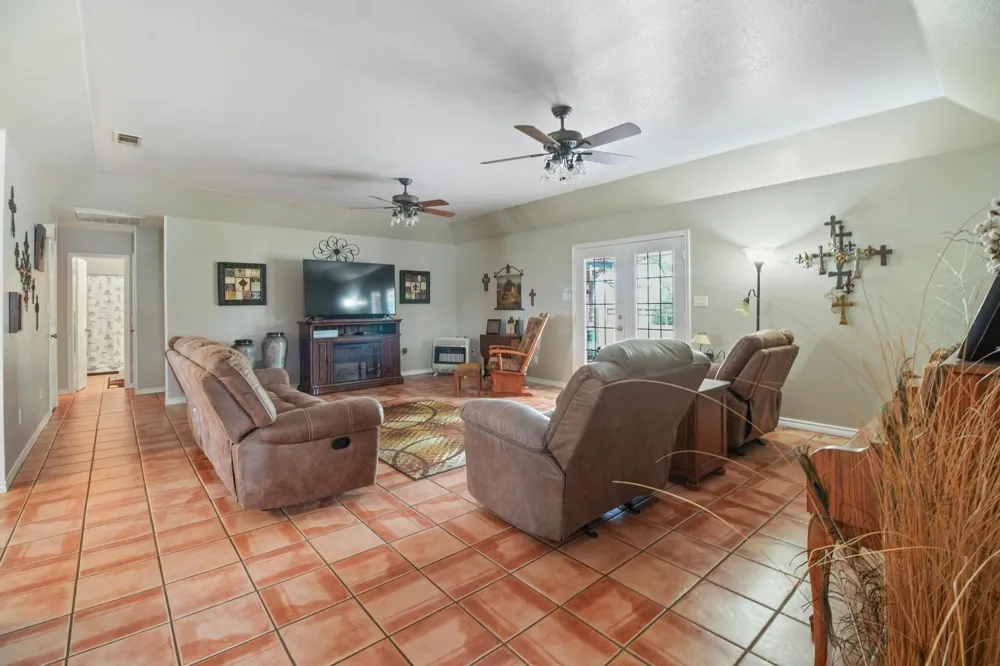 9759 CR 316 Buffalo, TX 75831