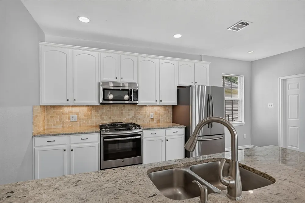 1013 Wenk Drive Savannah, TX 76227