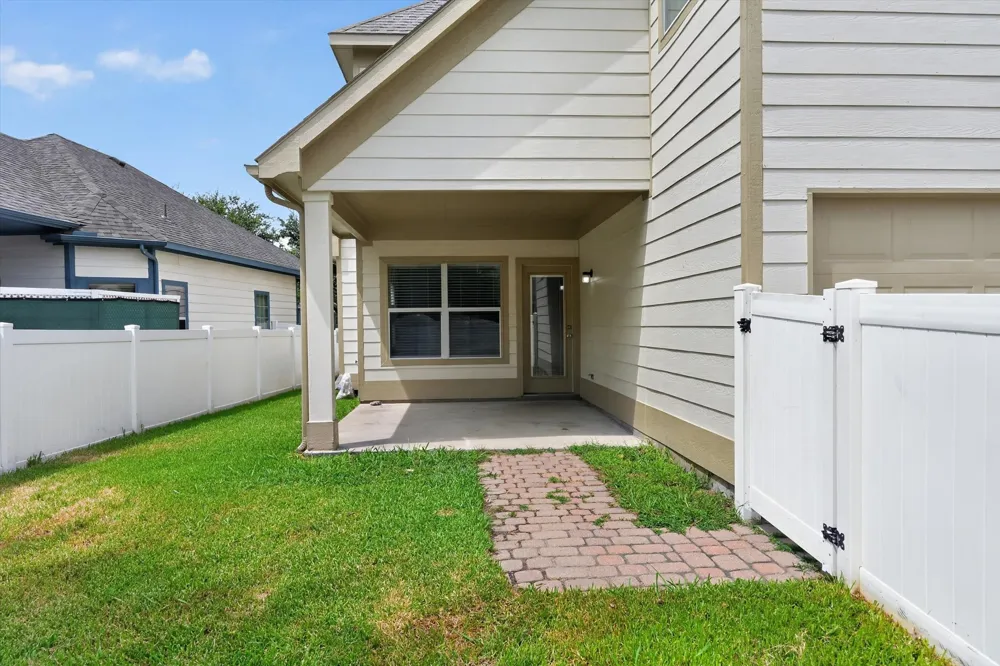 1013 Wenk Drive Savannah, TX 76227