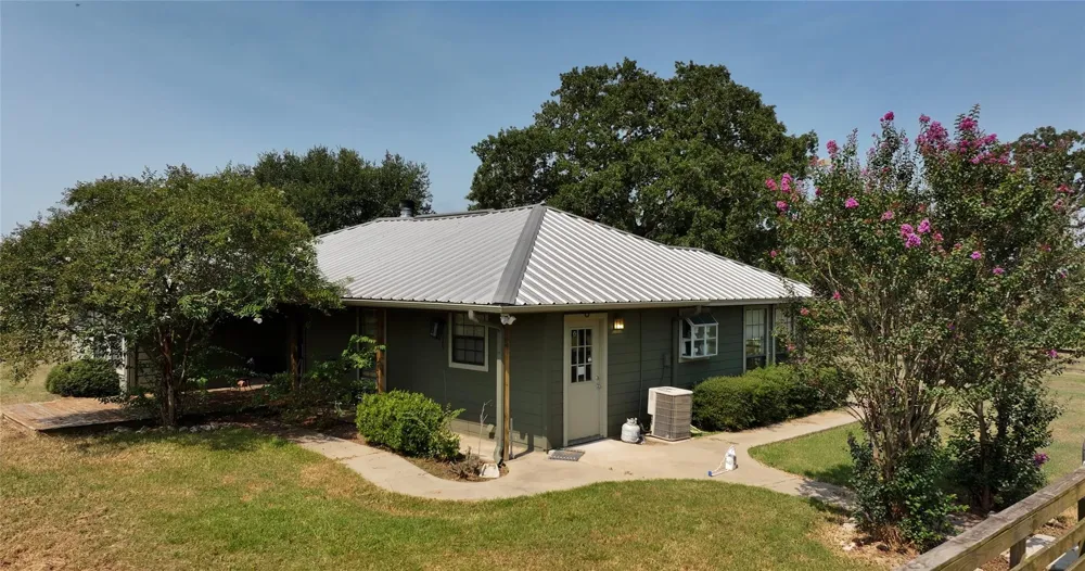 18 Baker Ridge Road Madisonville, TX 75852